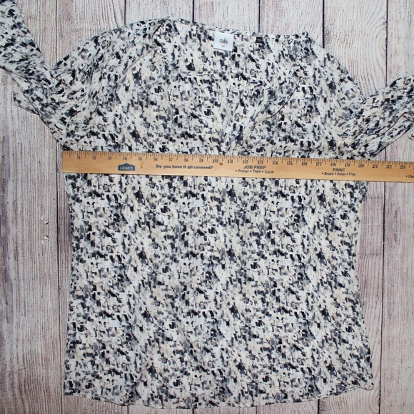 CAbi Abstract Print Blouse Medium M - Picture 7 of 8